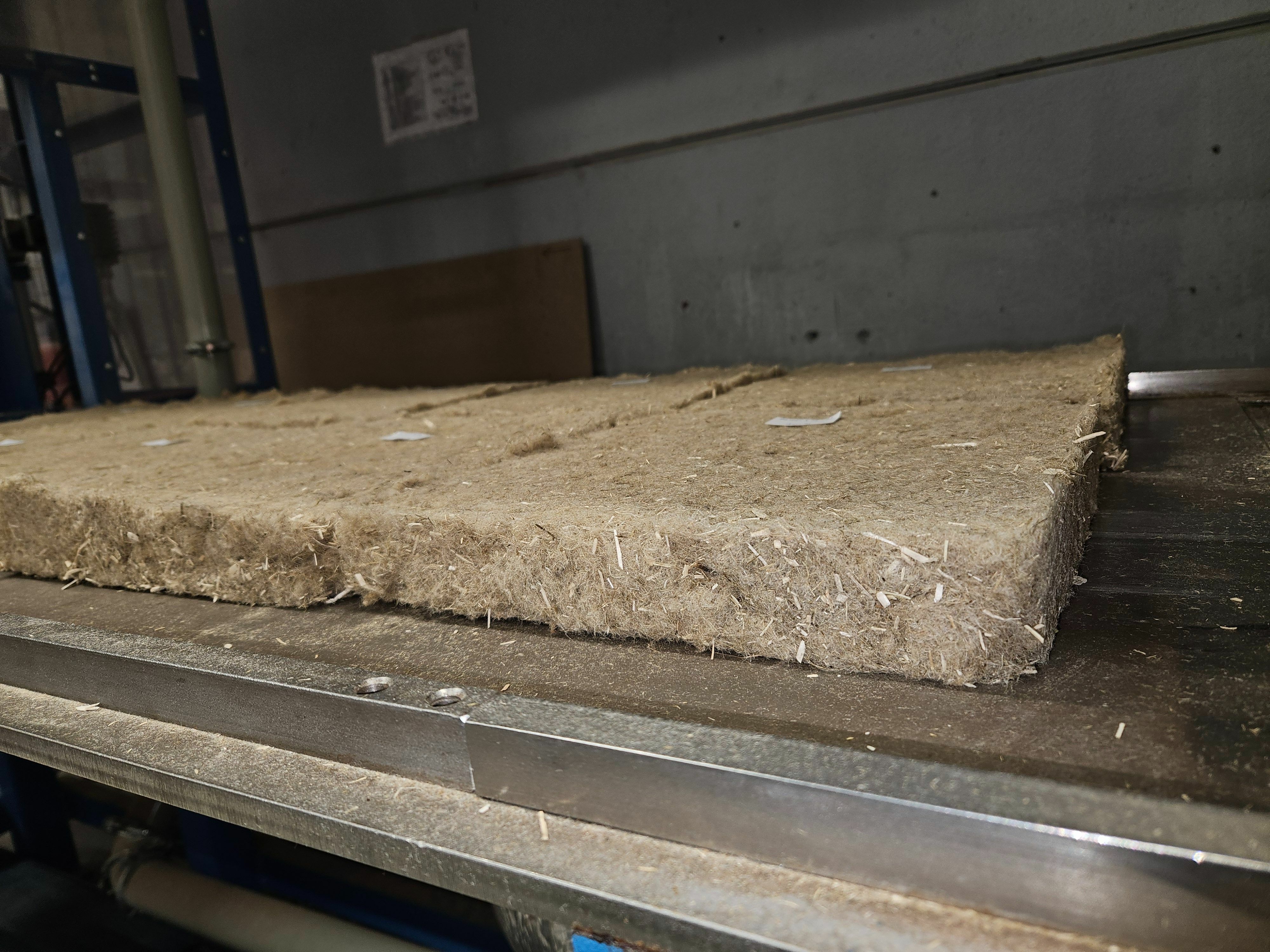 P1H1T1P4-Semi-rigid-100_Hemp_Short_Fibers_Side_compressed